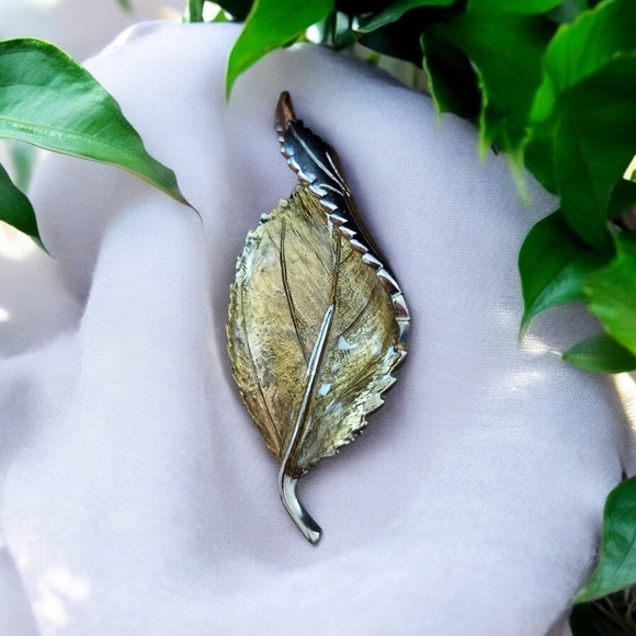 Leaf brooch, gold enamel, lovely - Picture 1 of 5